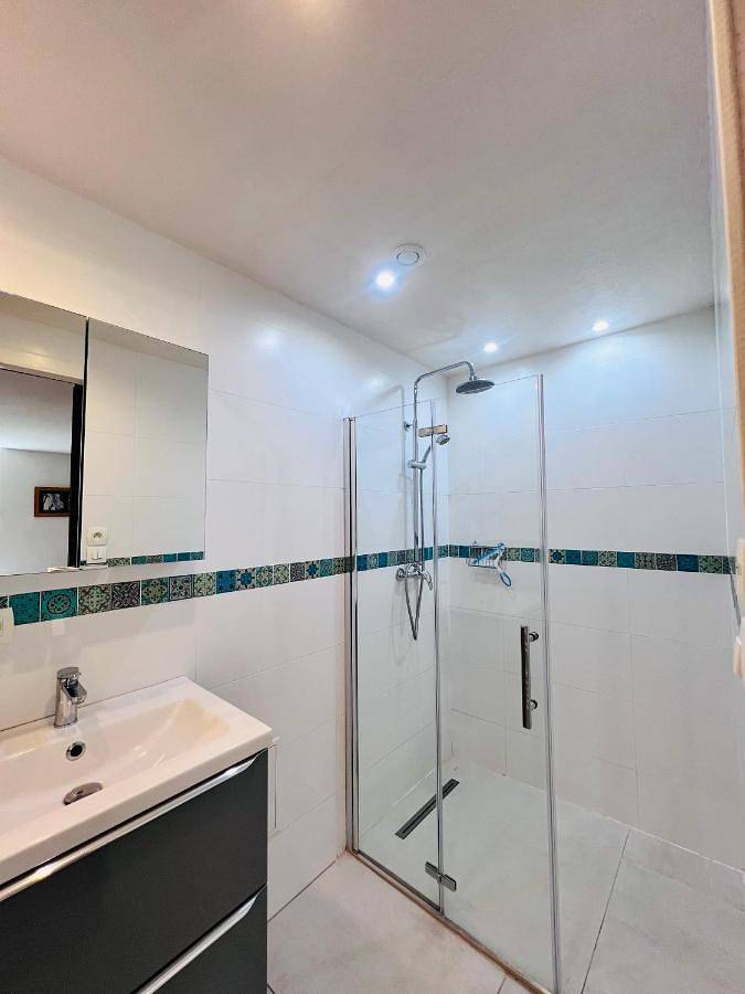 Gîte pour 2 personnes, avec terrasse et vue ainsi que piscine et jardin à Trédion - 3