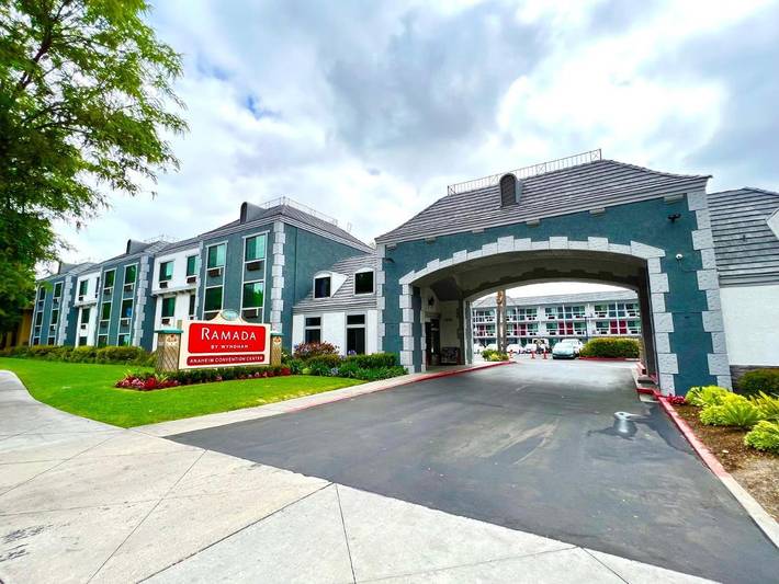 Hotel for 6 people, with hot tub - 1