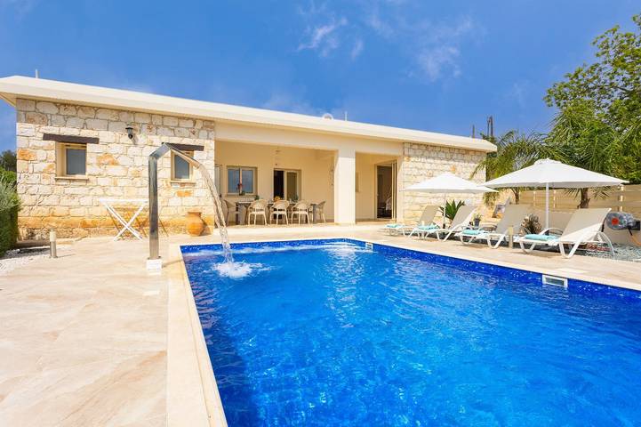 Villa für 9 Personen, mit Terrasse und Garten sowie Whirlpool auf Zypern - 2