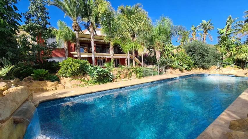 Casa rural para 30 personas, con Balcón y Jacuzzi además de Terraza y Jardín en Muchamiel