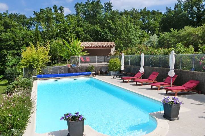 Location de vacances pour 3 personnes, avec Jardin et Piscine à Trets