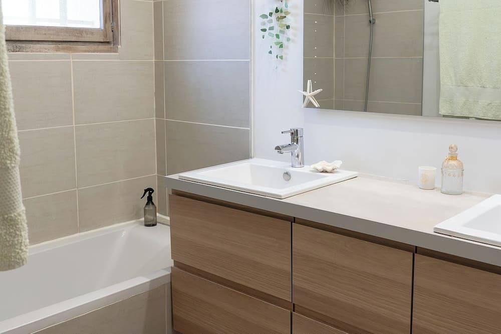 Villa 100 M2 5 minutes from Aix en Provence in Meyreuil, Aix-en-Provence region