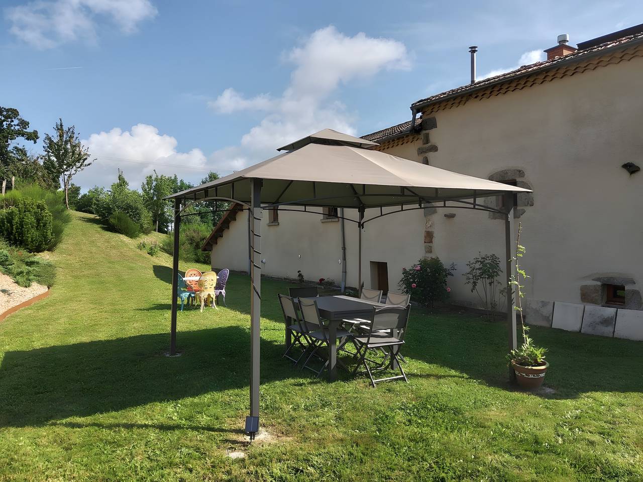 Chambres d’hôtes « La Belle Étape » : vue sur les sommets et cols du Forez in La Chapelle-Agnon, Parc Naturel Régional Livradois-Forez