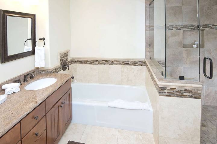 Vacation apartment for 6 people, with hot tub and balcony in Vail