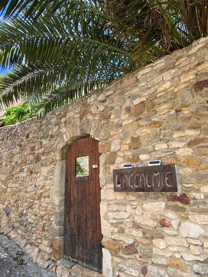 Gîte pour 2 personnes, avec terrasse et piscine ainsi que vue et jardin à Saint-Pons-la-Calm - 3