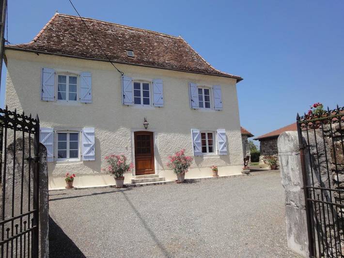 Gîte pour 6 personnes, avec jardin et terrasse à Vielleségure