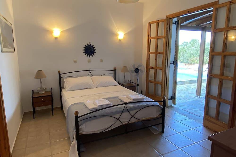Quiet 2 bedroom air-conditioned villa with private pool, patio and roof terrace in Roumeli, Rethymno und Umgebung