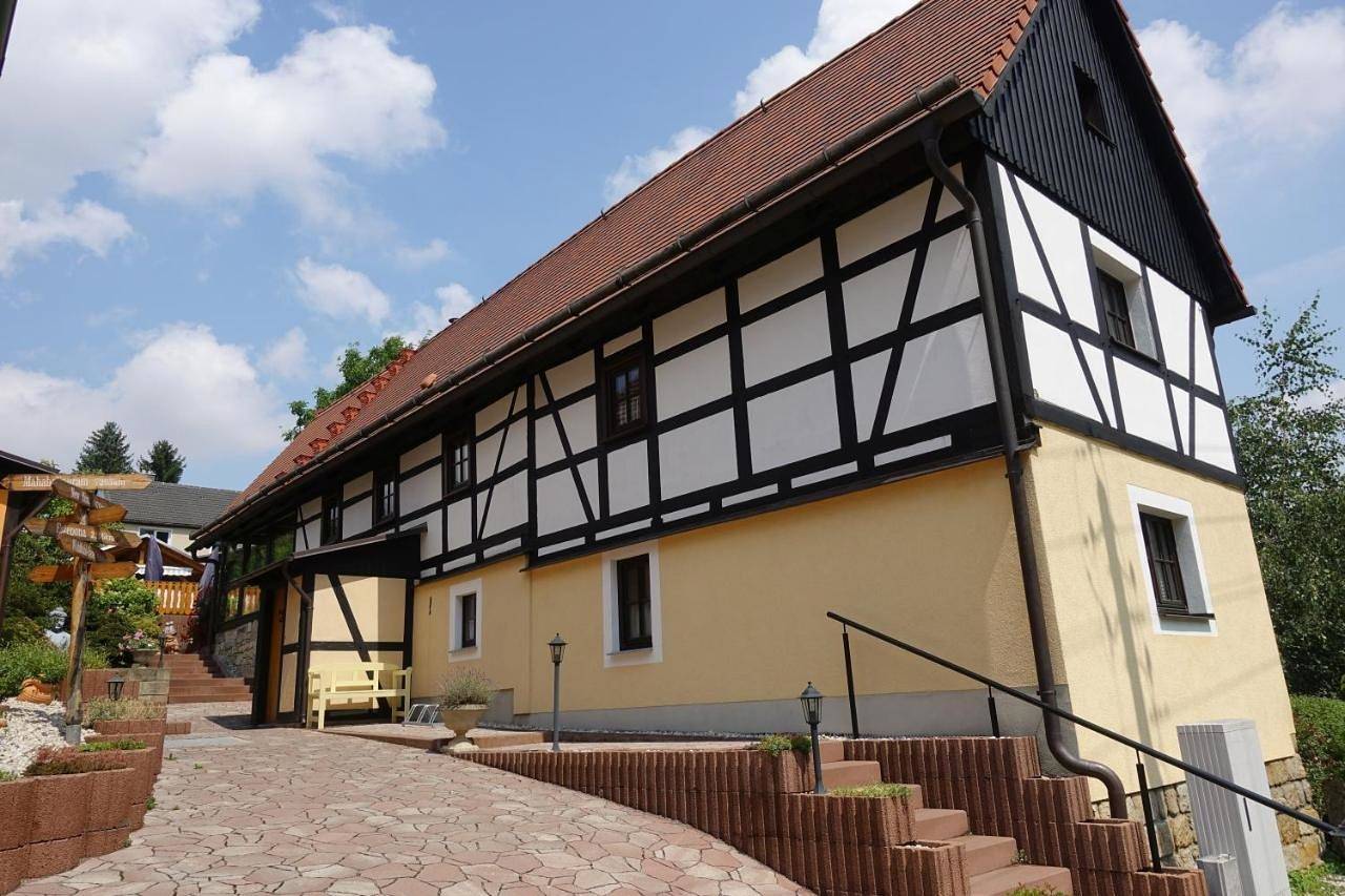 Ganze Wohnung, Two-Bedroom Apartment - Ground Floor in Tharandt, Osterzgebirge