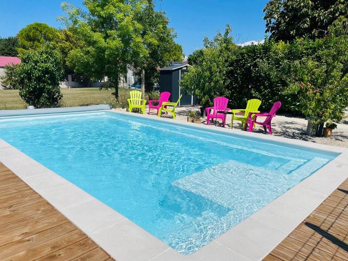 Location de vacances pour 6 personnes, avec Terrasse et Jardin ainsi que Piscine et Vue à Paillé
