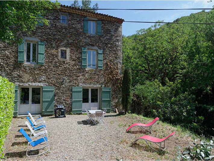 Gîte pour 6 personnes, avec piscine à Les Aires