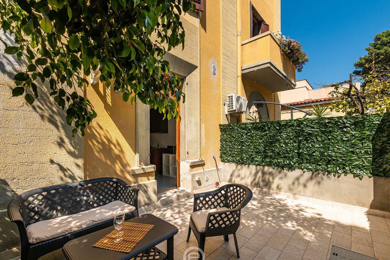 Ganze Wohnung, Ferienwohnung für 4 Personen mit Balkon/Terrasse in Bonaria, Cagliari