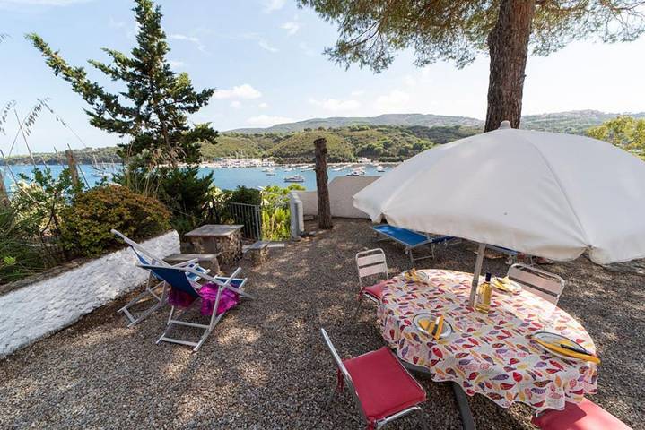 Rustico per 4 persone, con vista oceano e giardino sull' Isola d'Elba