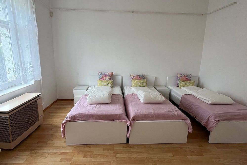 Hideaway House 01 with Garden and Freeparking in Budapest, Mittelungarn