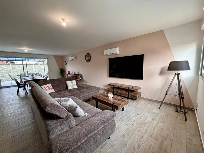 Location de vacances pour 8 personnes, avec terrasse à Clermont-Créans