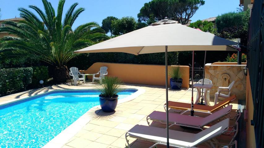 Villa pour 4 personnes, avec terrasse ainsi que jardin et piscine à Saint-Raphaël