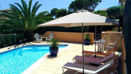 Villa pour 4 personnes, avec jardin ainsi que terrasse et piscine sur la Côte d'Azur