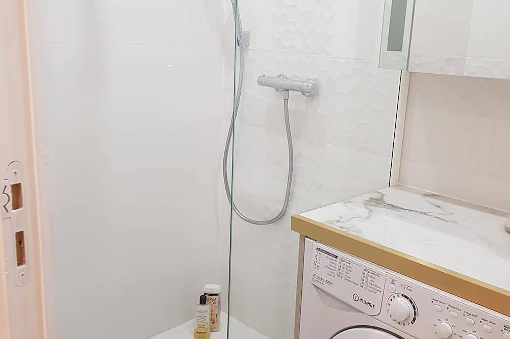 Apartamento inteiro, 5mn from Paris Porte de Bercy, and 30mn from Disney. Pets welcome! in 12th Arrondissement, Paris