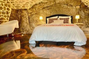 Chambre d’hôte pour 2 personnes, avec jacuzzi dans Vallées-d'Antraigues-Asperjoc