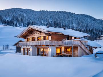 Ferienwohnung für 10 Personen, mit Ausblick und Garten sowie Sauna in Maria Alm