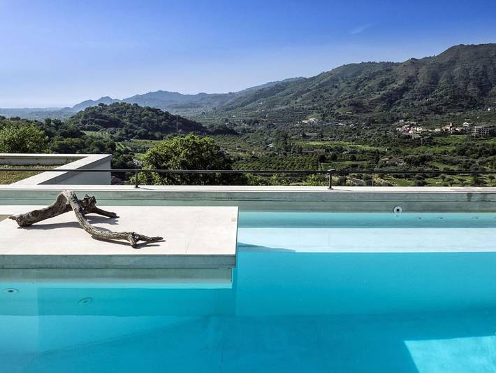 Location de vacances pour 8 personnes, avec terrasse et vue ainsi que piscine et jardin, animaux acceptés à Graniti - 2