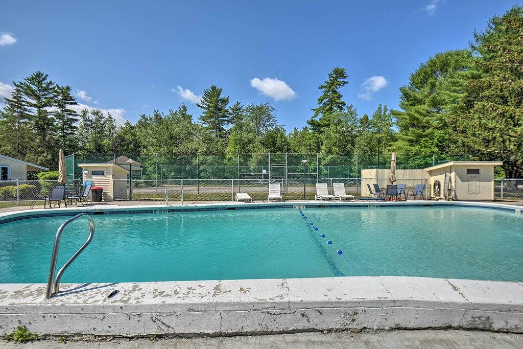 Ganze Wohnung, Gilford Escape w/ Boat Slip on Sanders Bay! in Gilford, Lake Winnipesaukee