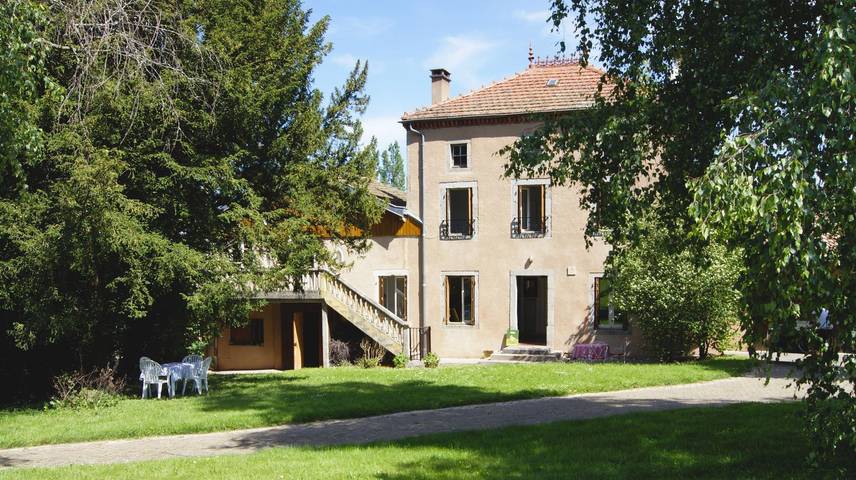 Gîte pour 6 personnes, avec Terrasse ainsi que Jardin et Vue