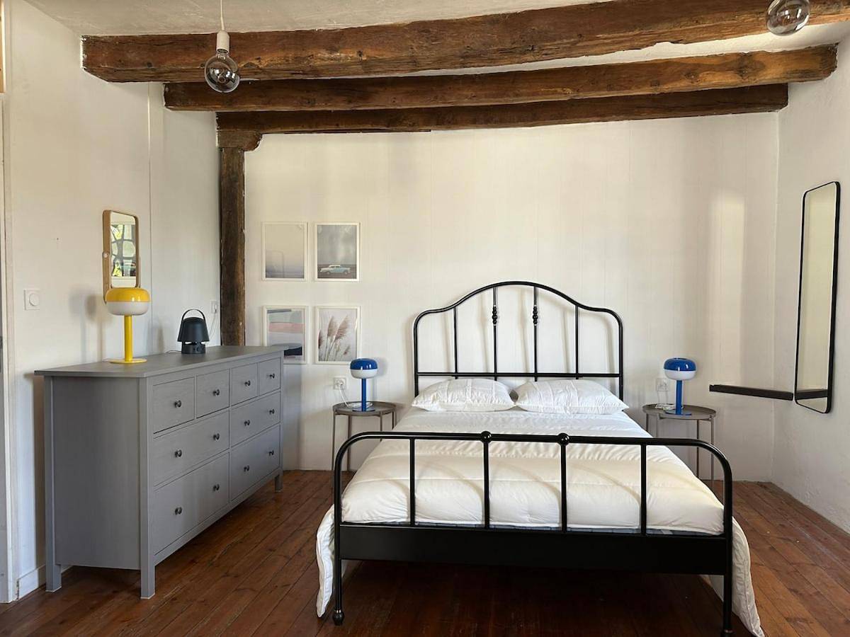 Two-Bedroom House in Rochefort-en-Terre, Région de Vannes