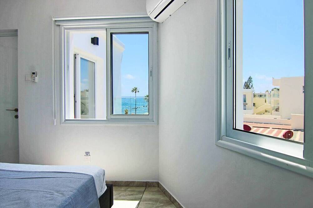 Entire apartment, Phaedrus Living: Seaside Luxury Flat Lighthouse 74 in Paphos, South Cyprus