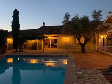 Cottage pour 2 personnes, avec jardin et piscine ainsi que jacuzzi et terrasse à Chabeuil