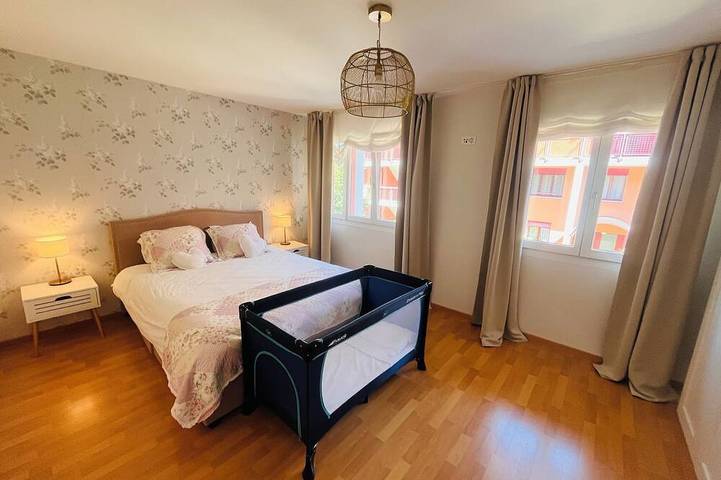 Ganze Wohnung, Familien-Garten-Duplex nahe Zürich - Trampolin, Kamin & Grill - 8 Gäste in Killwangen, Aargau-Basel