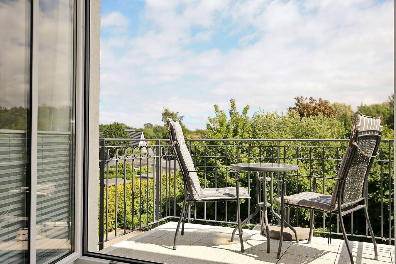 Ganze Wohnung, 2-Zimmer-Wohnung für bis zu 3 Personen mit Balkon, nur 600 m vom Strand entfernt in Heiligendamm, Rostock und Umgebung