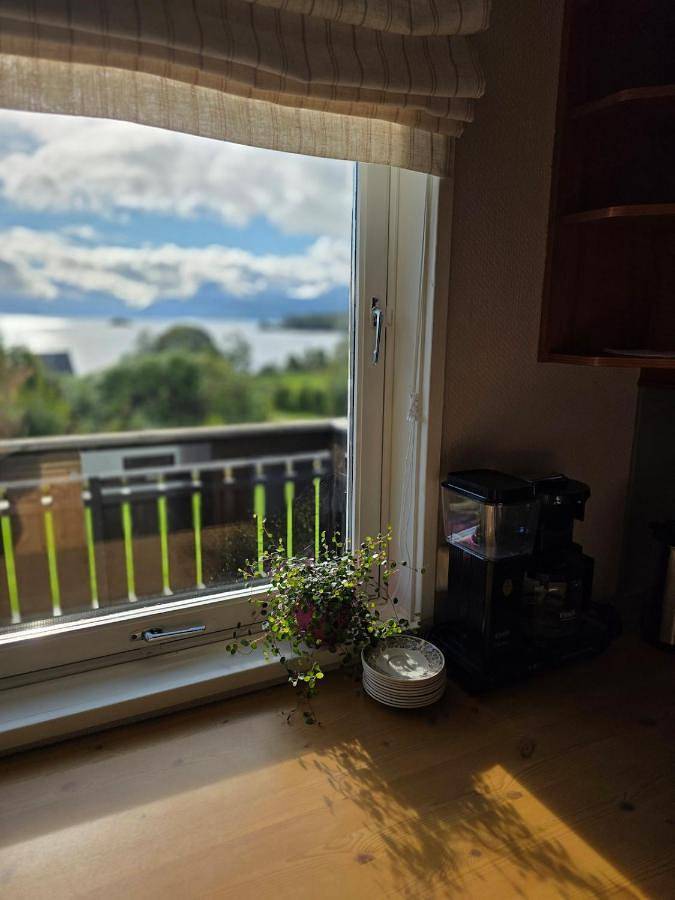 Ferienhaus für 8 Personen, mit Balkon und Terrasse sowie Garten und Ausblick in Tingvoll - 2