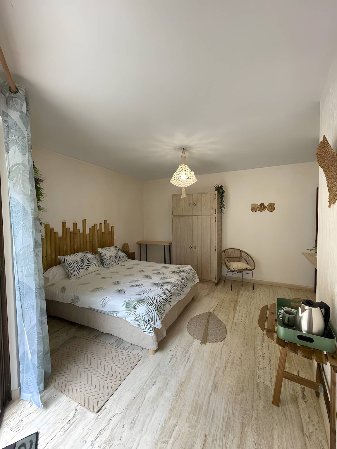 Bed and Breakfast 'Chambre Nature' con piscina, giardino condivisi e Wi-Fi in Hyeres, Parco nazionale di Port-Cros