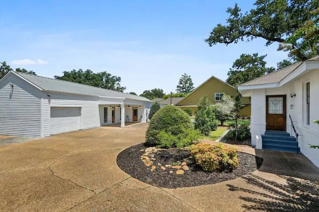 Hidden Gem near the Beach and Downtown-Guest House only in Gulfport, Harrison County