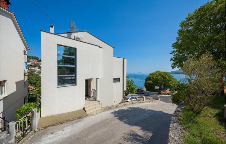 Appartement de vacances entier, Appartement confortable avec vue sur la mer, terrasse et Wi-Fi, à 100 mètres de la plage in Rabac, Labin-Rabac