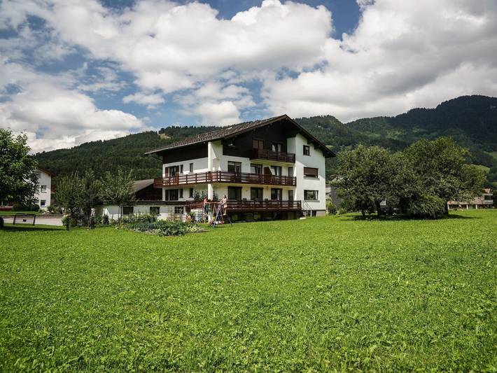 Ferienwohnung für 2 Personen, mit Balkon und Garten in Bezau