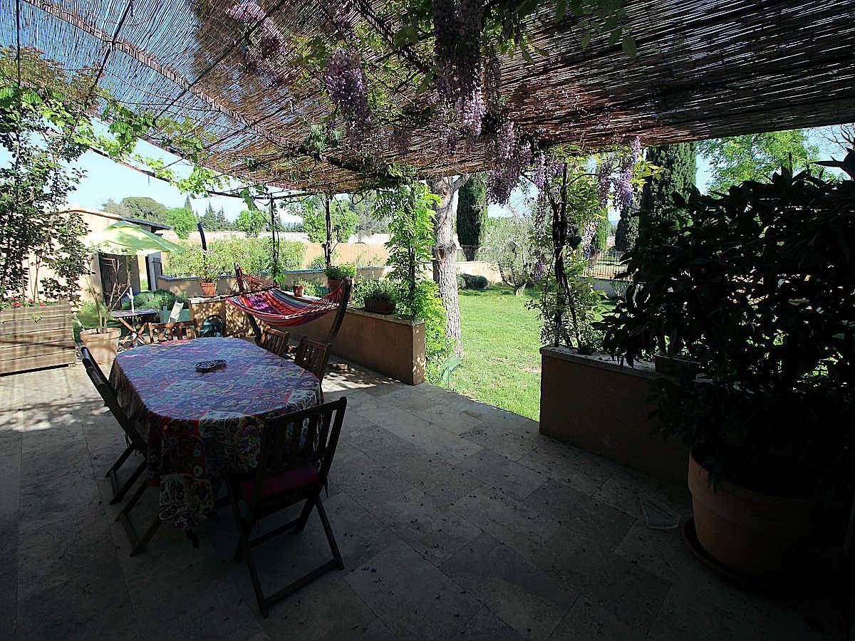 Air-conditioned villa in Carpentras, Vaucluse, pool, pets welcome (1). in Carpentras, Parque natural regional del Mont Ventoux