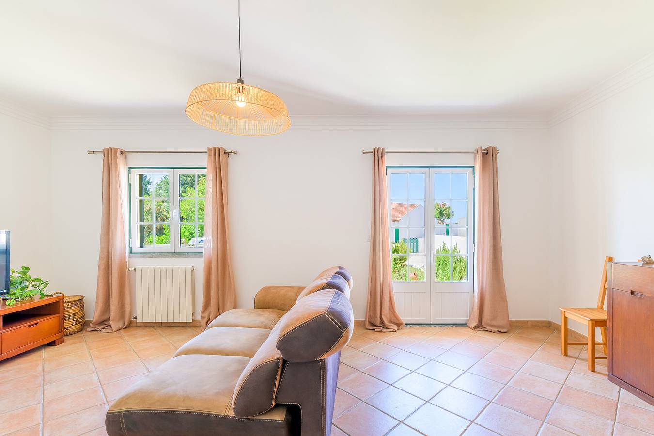 Villa 'Nelson E Esperanca' mit privater Terrasse, privatem Garten und Wi-Fi in Vila Nova de Milfontes, Costa Alentejana