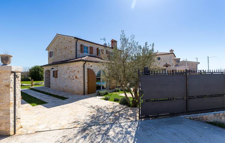 Ferienhaus für 6 Personen, mit Terrasse und Pool - 1