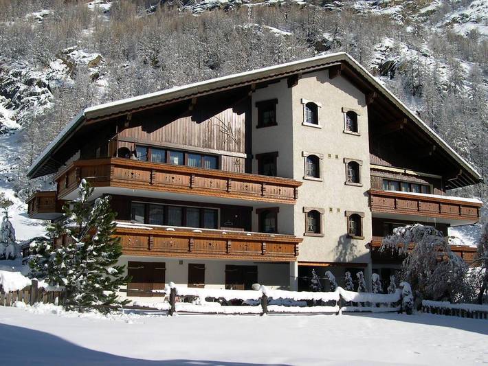 Ferienwohnung für 4 Personen, mit Balkon und Garten sowie Sauna in Saas-Grund