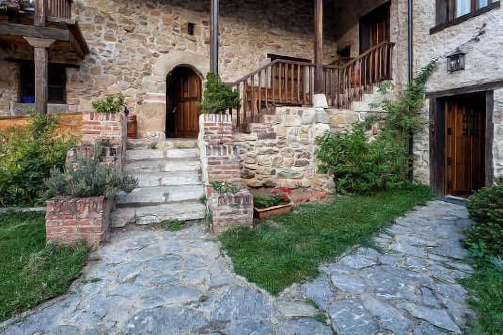La Corte .Las Casas de Valdepielago for 4 people in Valdepiélago, Cordillera Cantábrica