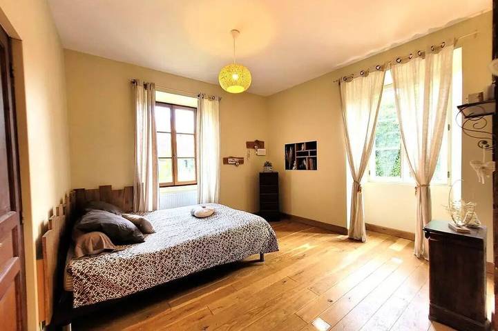 Location de vacances pour 6 personnes, avec terrasse à Queyssac-les-Vignes - 4