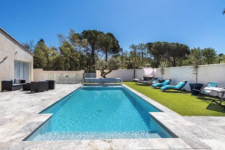 Location de vacances pour 8 personnes, avec piscine et jardin à Camps-la-Source