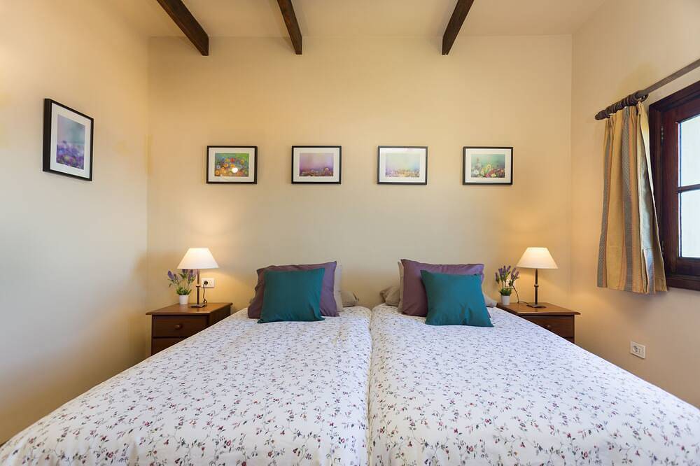 Ganze Wohnung, Secluded, sonnig, gemütlich, ländliche Casita La Brenda mit kostenlosem Wlan und offenem Kamin in Los Realejos, Teneriffa Nord