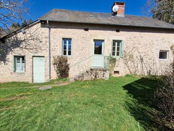 Gîte pour 6 personnes, avec jardin à Corancy