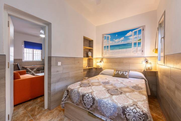 Apartamento entero, Apartamento 'La Caprichosa' con Wi-Fi y Aire Acondicionado in Playa de El Zapillo (Almería), Almería