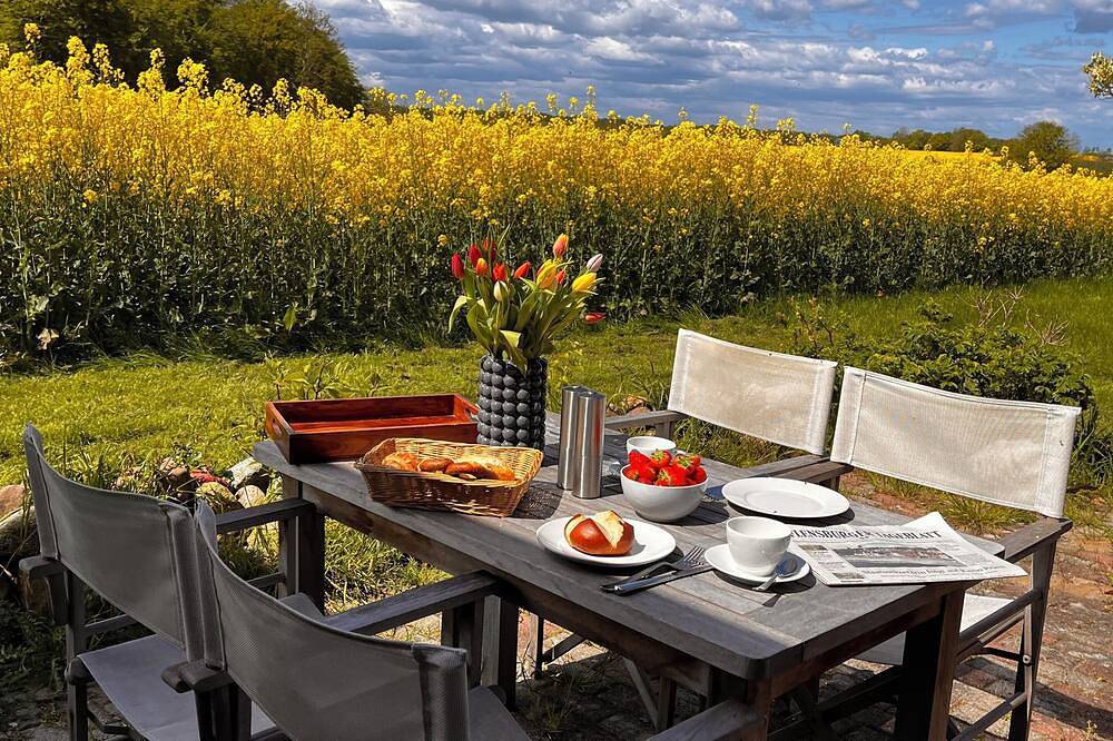 Captains Lodge - Badewanne, Dusche, Terrasse, Grill, abgelegen und Strandnah in Quern, Steinbergkirche