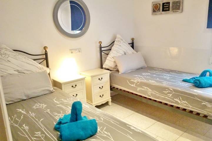 Ganze Wohnung, Dm: Direkt am Strand, Terrasse, Meerblick & Garten in Playa Romàntica, Manacor