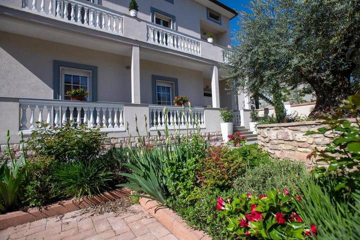 B&b per 3 persone, con giardino e piscina nonché panorama, con animali domestici in Santa Maria degli Angeli