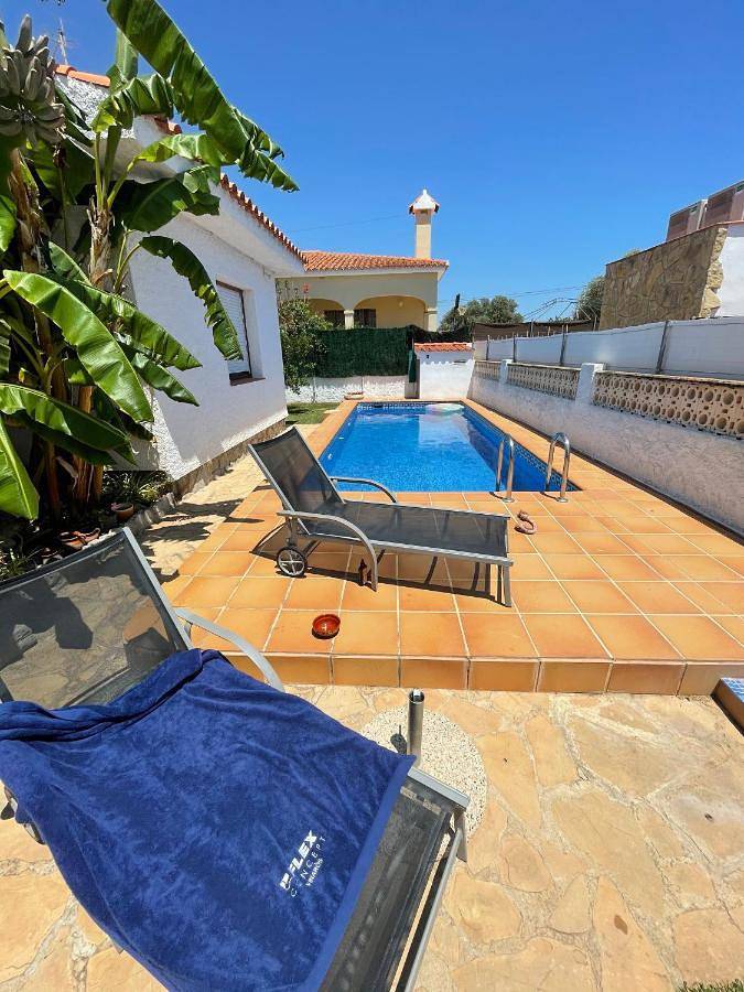 Casa de vacaciones para 7 personas, con vistas además de piscina y jardín - 1